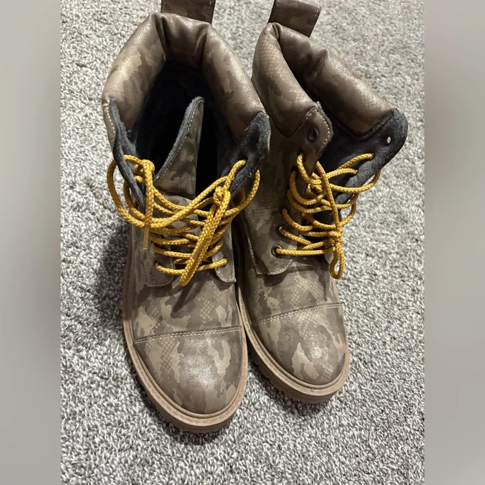 ✨Shimmery Combat Boots✨ - Picture 3 of 8